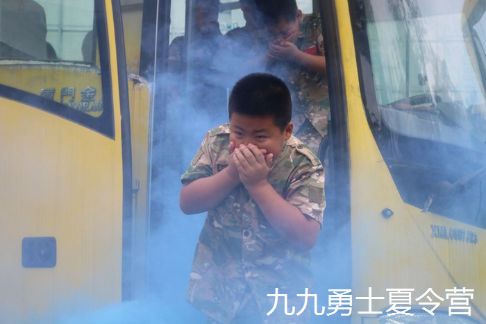 2公交车逃生、地震逃生